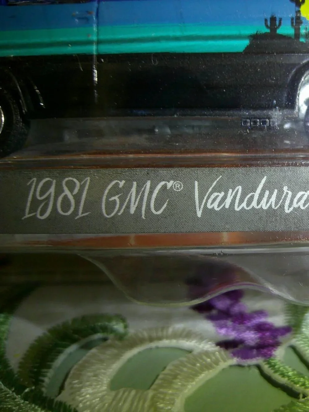 1:64 Greenlight Hobby Shop Series 3 ~ 1981 GMC Vandura Custom w Backpacker NIP